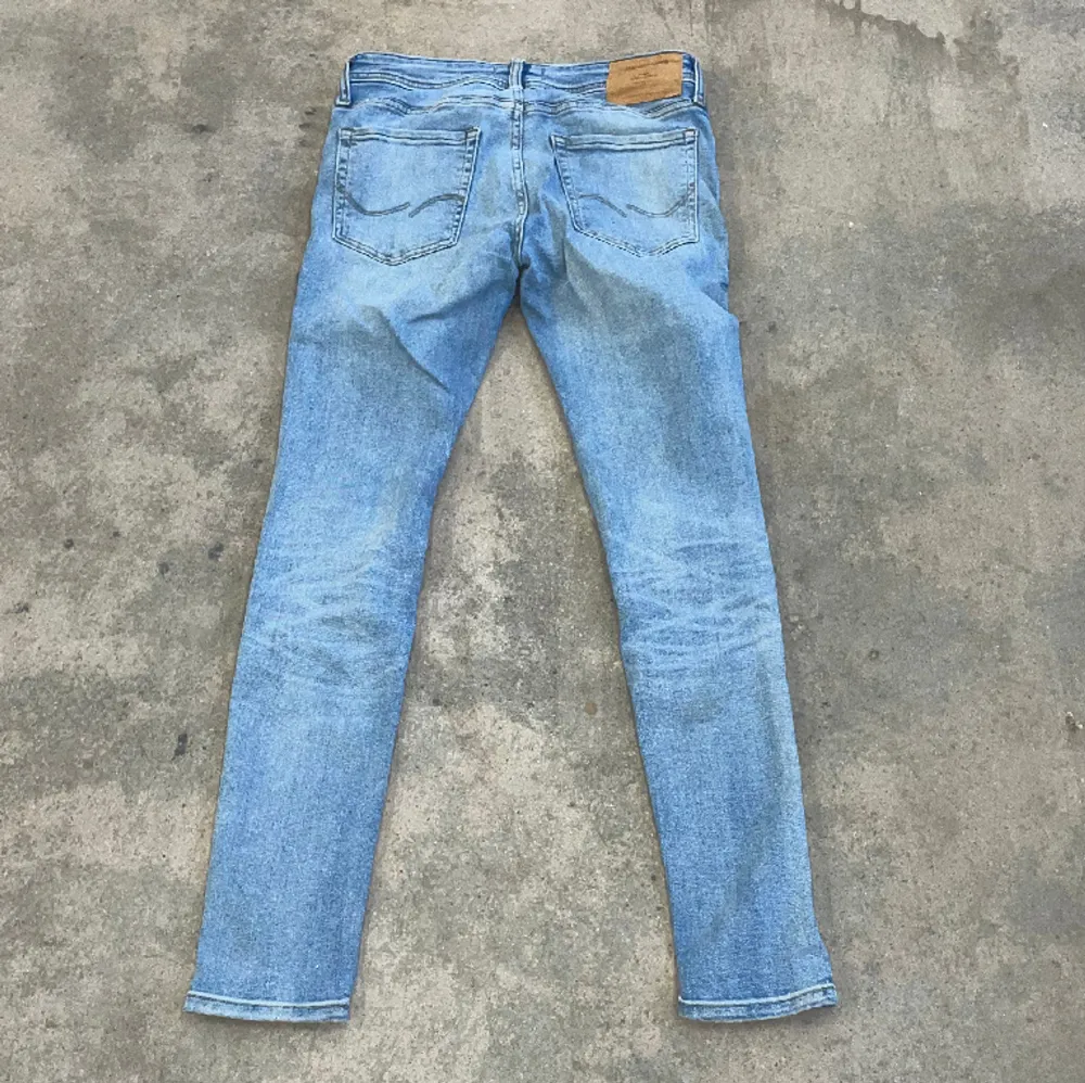 Jack & Jones jeans, 9/10 skick. Sitter riktigt bra🌟 Storlek S  . Jeans & Byxor.