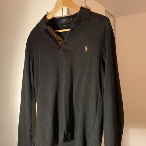 Polo piké långärmad  - Storlek M, skick 8/10 