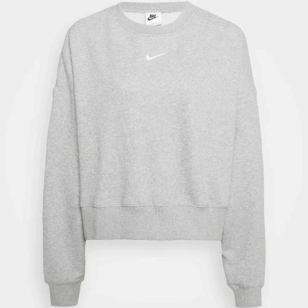 Grå Nike sweatshirt i storlek M. Bra skick. Nypris ca 600 kr. . Hoodies.