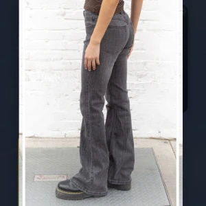 Brielle 90s Jeans - Brielle 90s jeans från brandy Melville, helt nya endast testade :) 