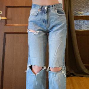 Super snygga jeans från Gina🤍 Är lätt de skönaste jeansen jag äger! Är en oversized look men sitter ändå väldigt bra runt midjan🫶🏼