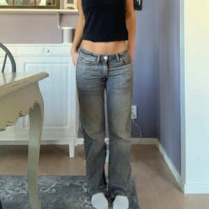 Jeans - Lågmidjade jeans från weekday
