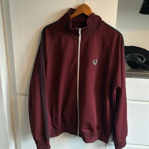 Fred Perry tröja storlek XL - Fräsch Fred Perry tröja i nytt skick