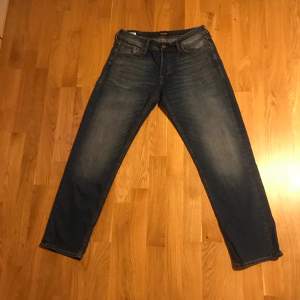 Fina jeans i gott, befintligt skick från Jack & Jones (Comfort Mike), 29/30. 