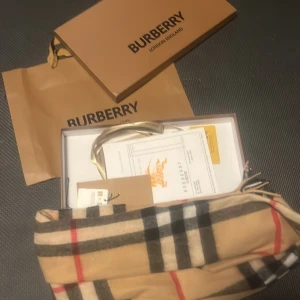 Burberry halsduk - Aldrig använd fick i julklapp 
