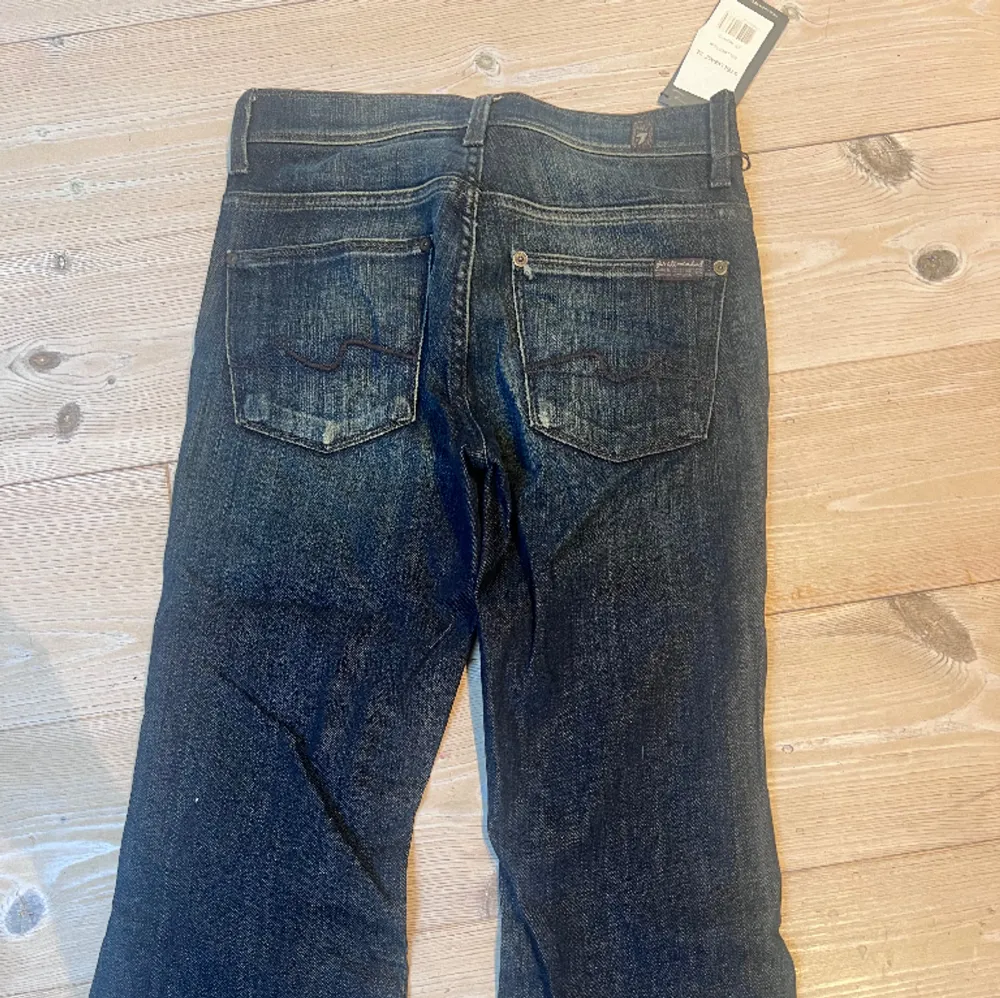 Helt oanvända jeans från 7 for all mankind storlek 24/34. Kan tyvärr inte visa bild på då dom är för små. . Jeans & Byxor.