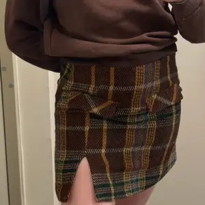 Cute thic skirt, colours shown on the last slide. Too small on me, so did my best on the picture!☺️  Bought by my sister from cider. Doesnt fit anymore
