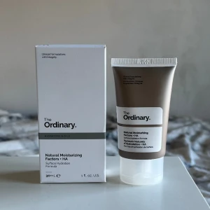The ordinary - Säljer den här återfuktande hudkrämen Natural moisturising factors + HA från the ordinary🤍den är ej använd, säljer då jag har andra jag använder 🤍Orginalpris: ca 90kr, säljer för 60 + frakt, pris kan diskuterade 