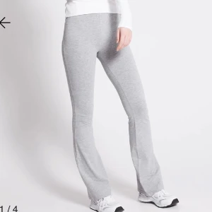 Flare byxor - Använda flare byxor från Lager 157🤍