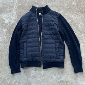 Reiss Cardigan - En cardigan jacka från Reiss st xs, använd ca 5 gånger säljer den då den inte passar mig längre.