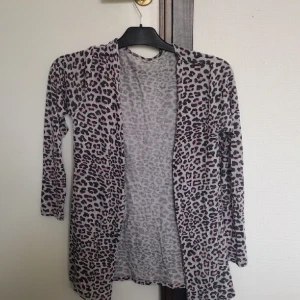 Kofta - En leopard kofta från KappAhl. Har använt ett fåtal gånger.