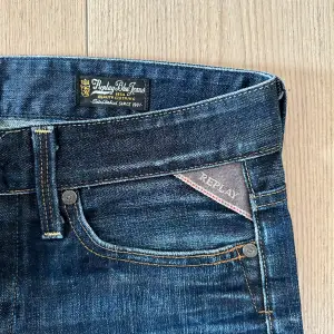 Sjukt snygga replay jeans i riktigt bra skick: 9/10✅. Storlek 29/32. Pris kan diskuteras vid snabb affär.