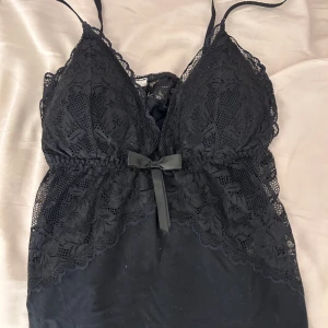 Svart nattlinne  - Gulligt svart nattlinne, utan defekter ❣️