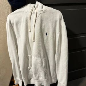 Ralp Lauren Hoodie - Bra skick, knappast använd 