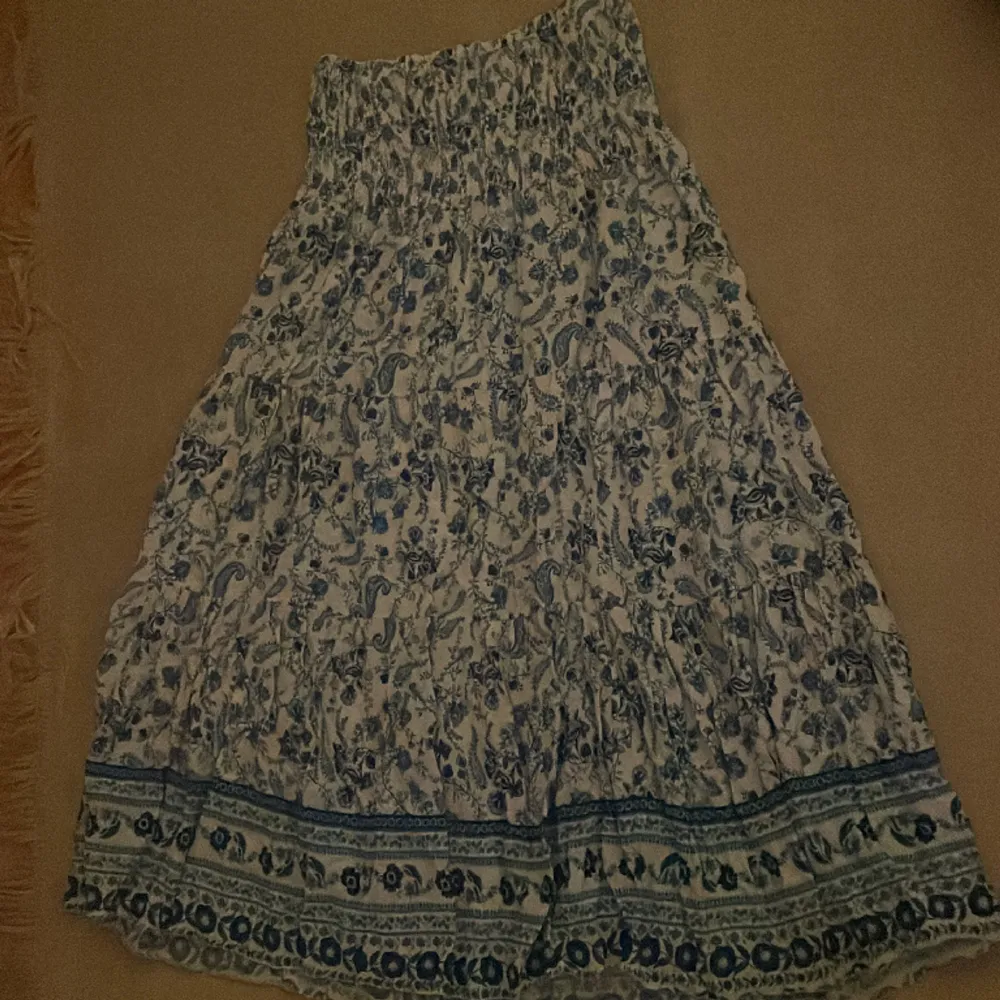 En kjol från Quinte som inte kommer till användning längre. Köptes för 600kr. Kjolar.