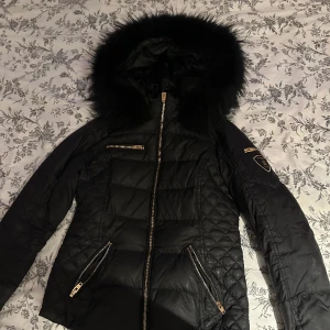 Rock and blue - Rock and blue jacka  Strl 36 Väldigt bra skick 🥰 Kan gå ner i pris vid snabbaffär 