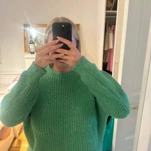 Grön tröja - Grön tröja ifrån zara! Har använts men fortfarande i bra skick 