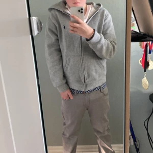  Ralph Lauren zip - Nästan helt ny Ralph Lauren zip. Använd fåtals gånger. Ny pris 1000 mitt pris 550