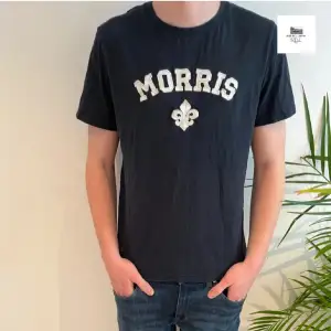 Morris t-shirt | Skick: 9,5/10 | Size - M | Pris - 299kr | Modellen är ca 181cm lång | Fraktar via postnord eller instabox på köparens bekostnad | Hör av dig vid minsta fråga eller fundering // RDL