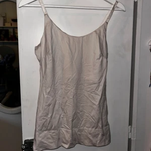 Ljusrosa linne - Storlek: M Använd: Få gånger