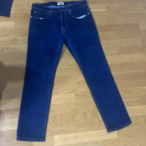 Jeans 3 pack  - 3 par jeans. Storlekar  1.W34/L30 2. W34/L30 3. W32/L30 