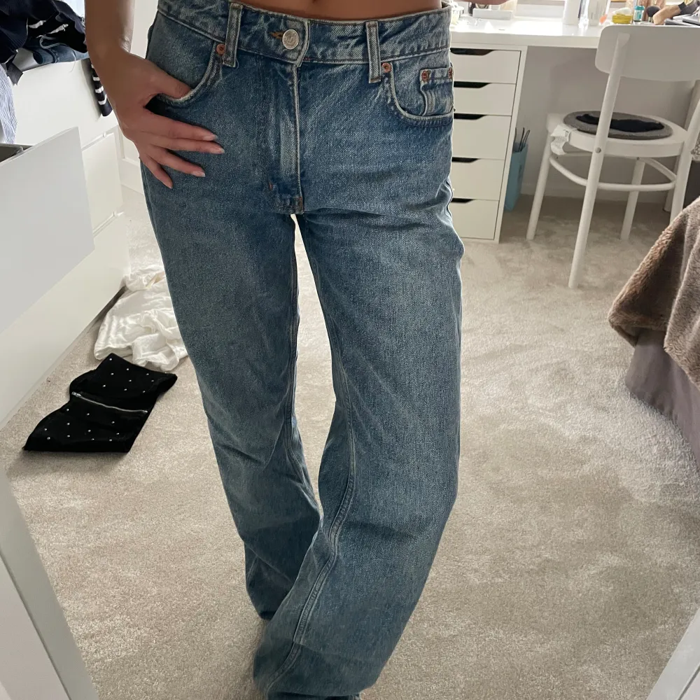 Snygga jeans från Zara som ej kommer till användning🤗💕⛱️. Jeans & Byxor.