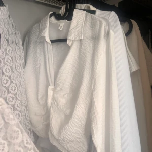 Toppar 45kr/st - Alla är i fint skick, Stl. S & XS. Skriv för specifikation  3 bilden är en body  Kan mötas upp eller frakta