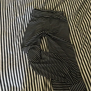 SNYGGASTE Loungebyxorna SLUTSÅLDA! - Säljer dessa Loungebyxor i nyskick från boohoo. Super skönt material.  Säljer då jag har för många likadana🤍