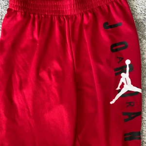 Michael jordan shorts - Ett par jordan shorts til salu. Nästan inte använda. Storlek (1.50-158)