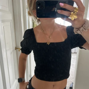 topp - så gullig topp från gina, perfekt till sommaren! bra skick och använd fåtal gånger💘💘💌🙌🏼