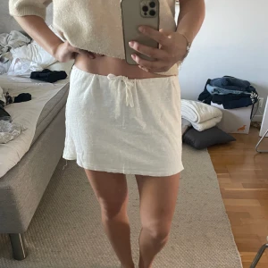 Linnekjol - En linnekjol som jag sytt själv! Jättefin är justerbar så skulle säga xs-m.