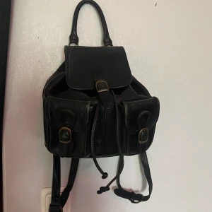 äkta läder ryggsäck - vintage ryggsäck i äka läder 😋 köpt 2hand för 400kr