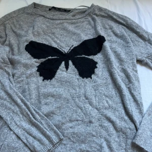 Super gullig zara tröja - Jätte fin med fjäril motiv❤️
