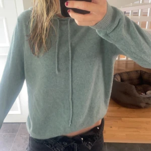 Soft goat hoodie - Soft goat hoodie i snygg färg. Den är i storlek m men passar mig som är xs s. Knappast använd😇