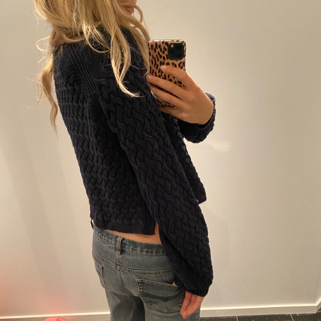 Marinblå stickad tröja - 90