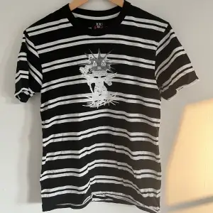 Drain Gang 2022 tour t-shirt köpt på rift i stockholm 2022 när dom turnerade. Har använt den typ 2 gånger då den är fel storlek för mig. Pris 800kr storlek S