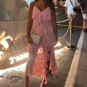 Zara klänning - Jätte fin sommarklänning från zara i bra skick, använda fåtal gånger.