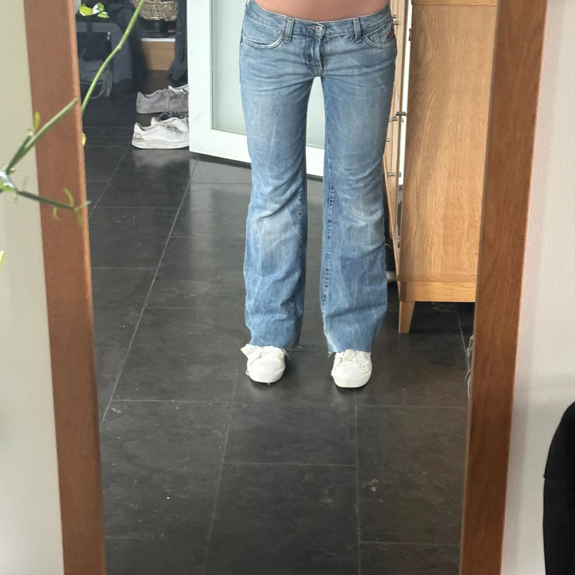 Low waisted bootcut jeans