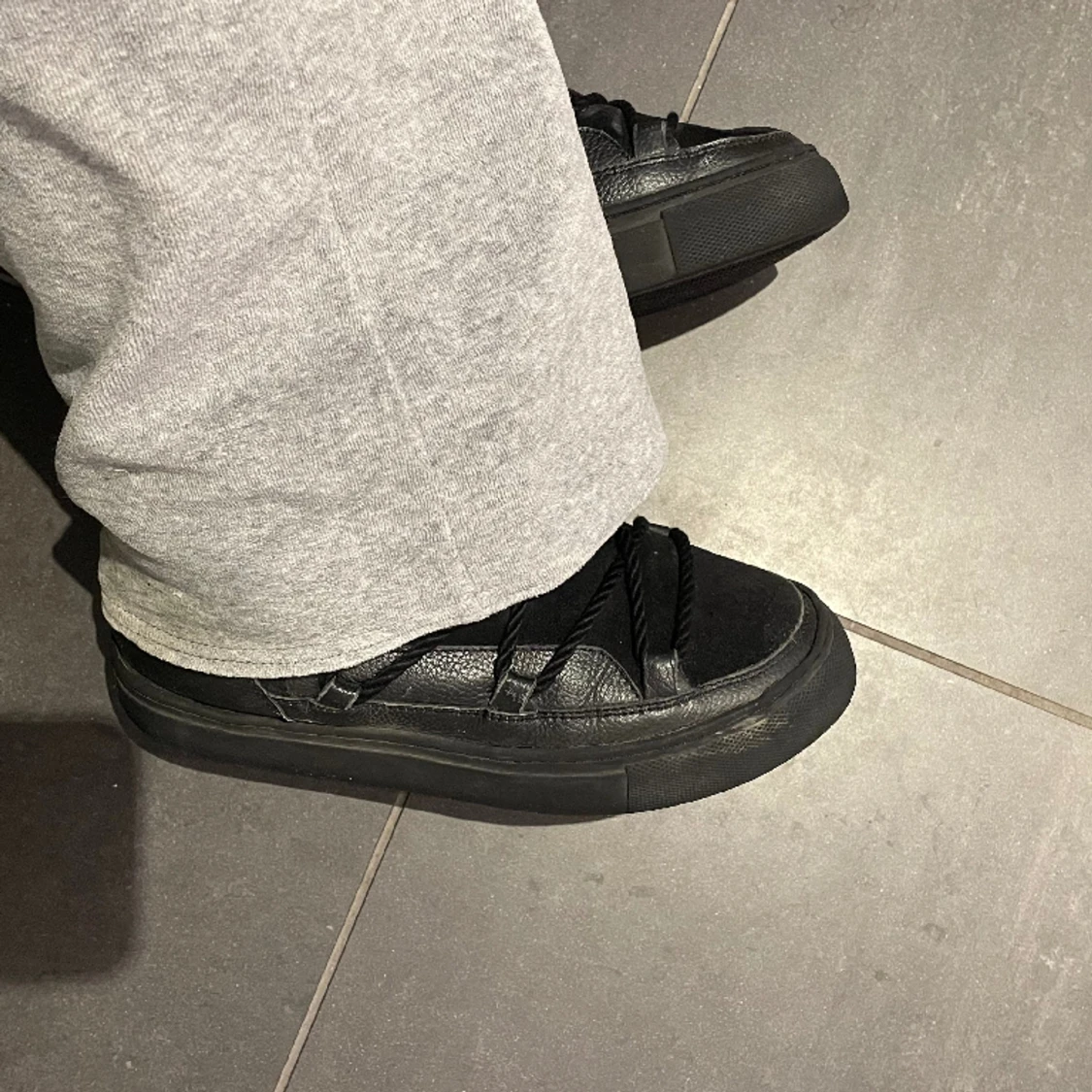 Inuikii liknade skor