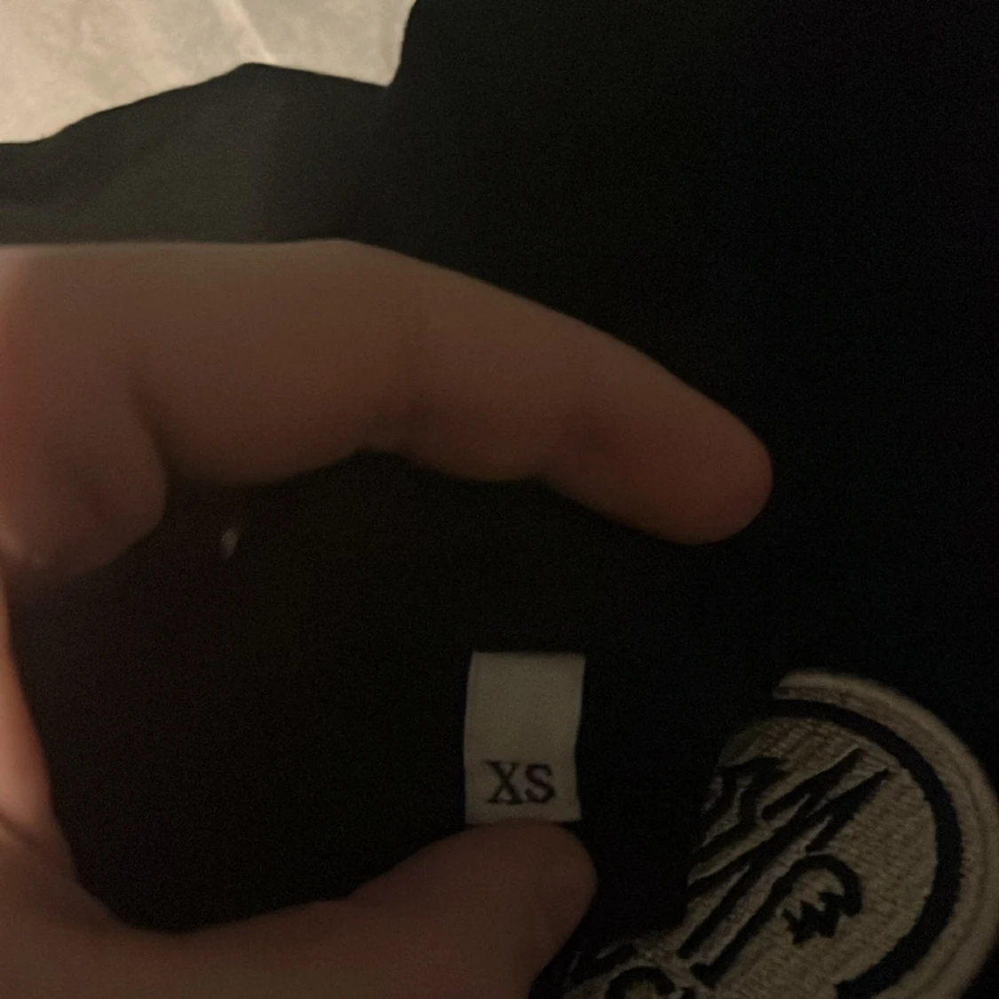 Säljer en äkta moncler tröja, finns kvitto  - 91