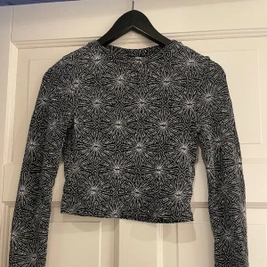 Festtopp - Festig glittrig kort topp. sparsamt använd. 