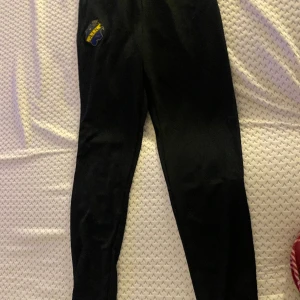 Aik byxor  - Aik byxor som ny