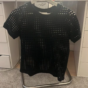 Topp - Tshirt/topp från mango, bra skick knappt använd. 250+frakt