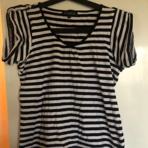 Randig topp - Snygg topp i bra skick 