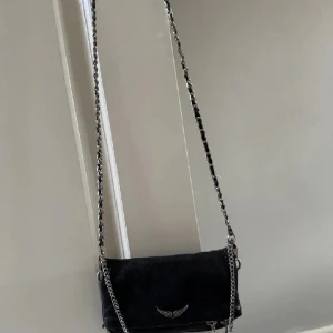 Zadig väska - Säljer då jag använder en annan väska mer, den är i bra skick😊kan diskutera priset💞