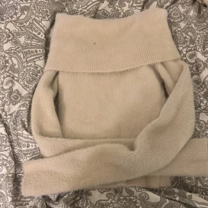 Off-shoulder tröja - Jättefin från bershka. Kan skicka fler bilder💗använd gärna köp nu