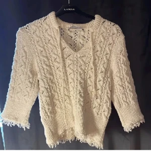 Stickad tröja - Fin tröja från zara i storlek m men sitter som s