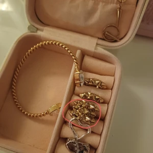 Edblad ring  - Guldig edblad ring i stolek s 16,8 mm💕 är i bra skick! Är helt slutsåld i stolek S!