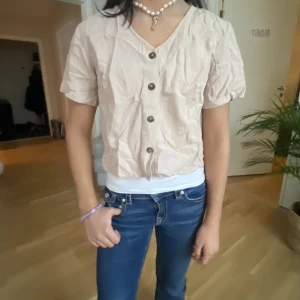 Kofta - Säljer denna jättefina kofta/bolero dö den inte kommer till användning. Kan mötas eller posta. Köparen står för frakten💖