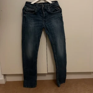 Replay jeans  - Begagnade men fräscha replay jeans. Väldigt snygga Storlek: W30,L32. Skriv gärna för mer bilder och frågor. Priset kan diskuteras!😁